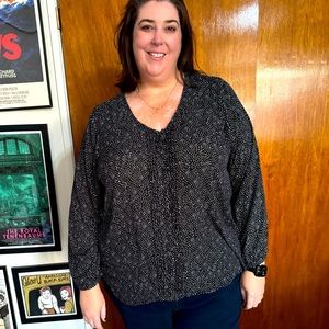 Torrid 5X, 5, 28W long sleeve georgette polka dot top.